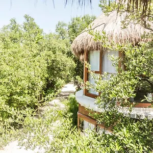 Mamasan Treehouses & Hotel Tulum